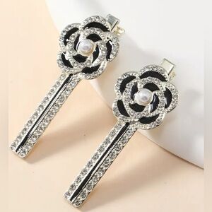 Camellia Flower Rhinestone Black White
Clips 2